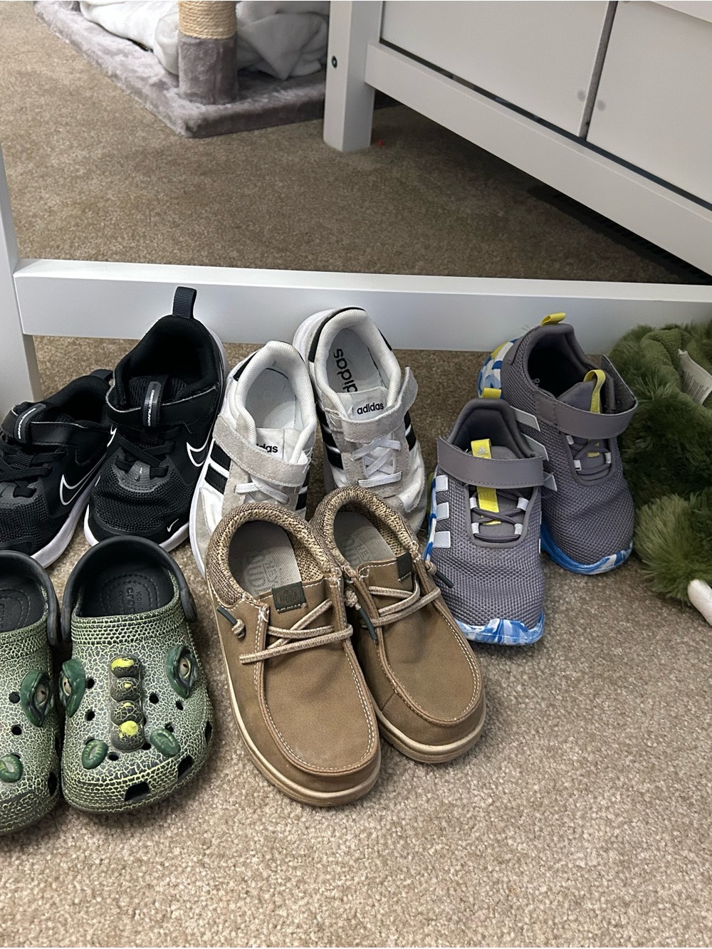 Lot of 7 toddler boy shoes and slippers